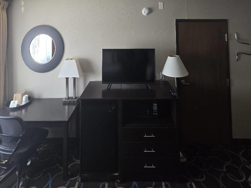 Super 8 by Wyndham Kansas City image