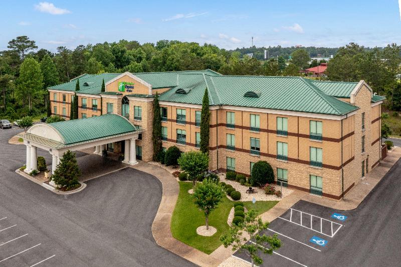Holiday Inn Express & Suites Macon - I-475 By IHG