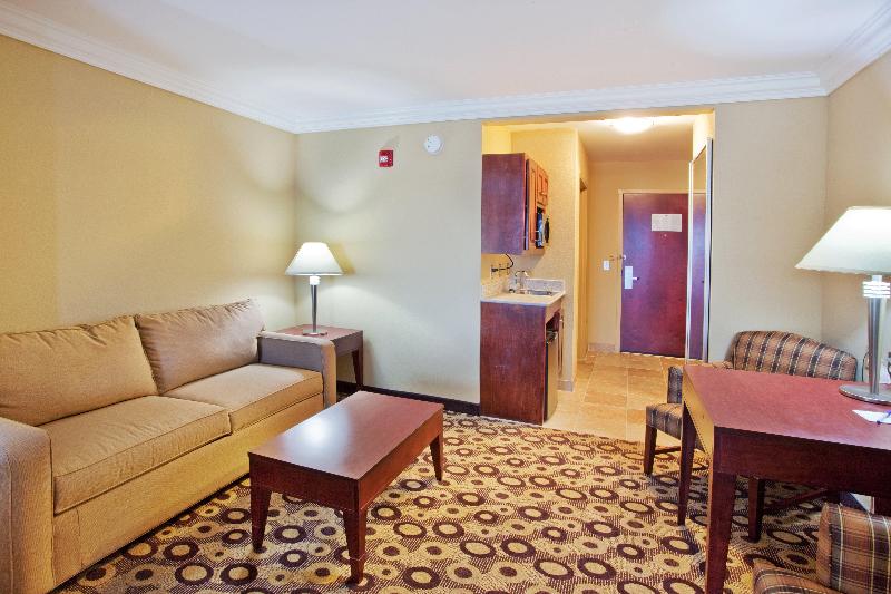 Holiday Inn Express & Suites Macon-West