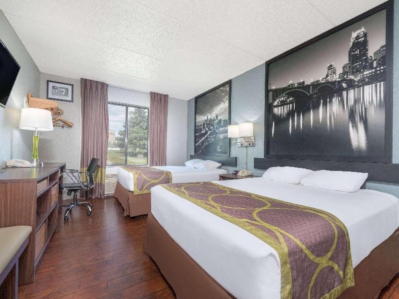 QUADRUPLE TWO QUEEN BEDS