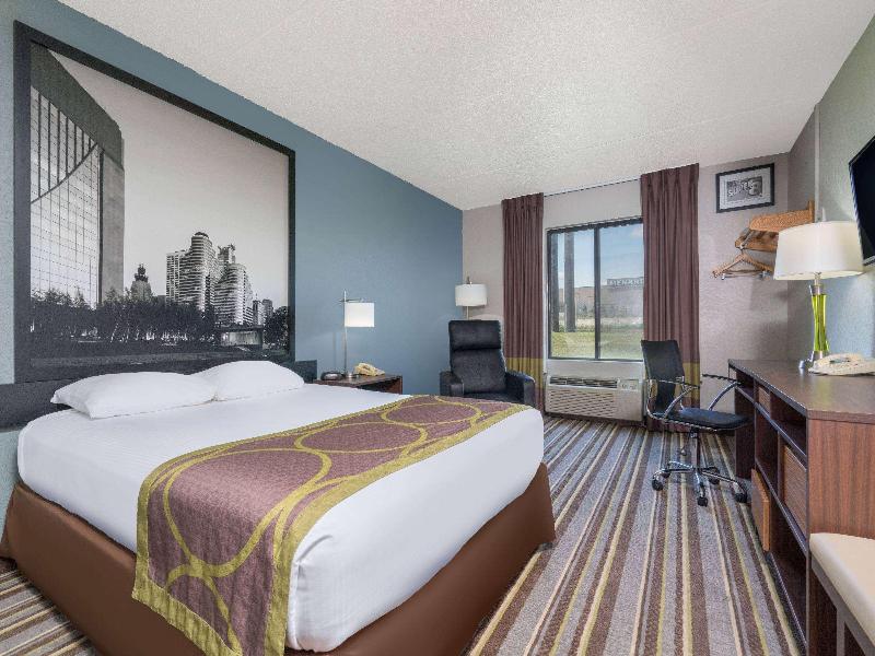 Super 8 by Wyndham Bloomington/Airport — photo 38