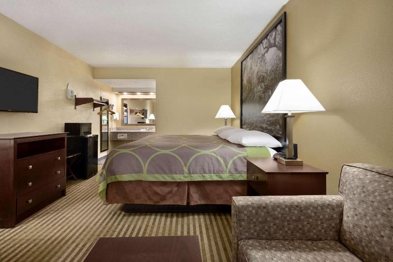 Super 8 By Wyndham Ruston image