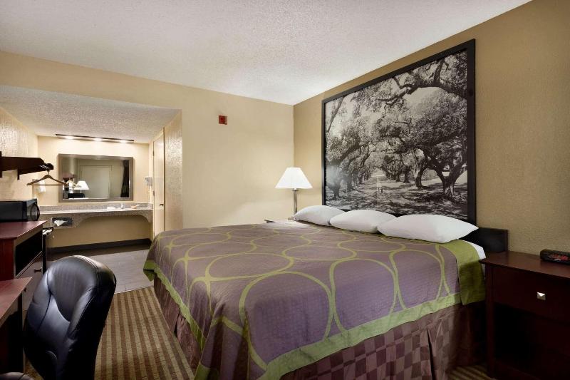 Super 8 By Wyndham Ruston image