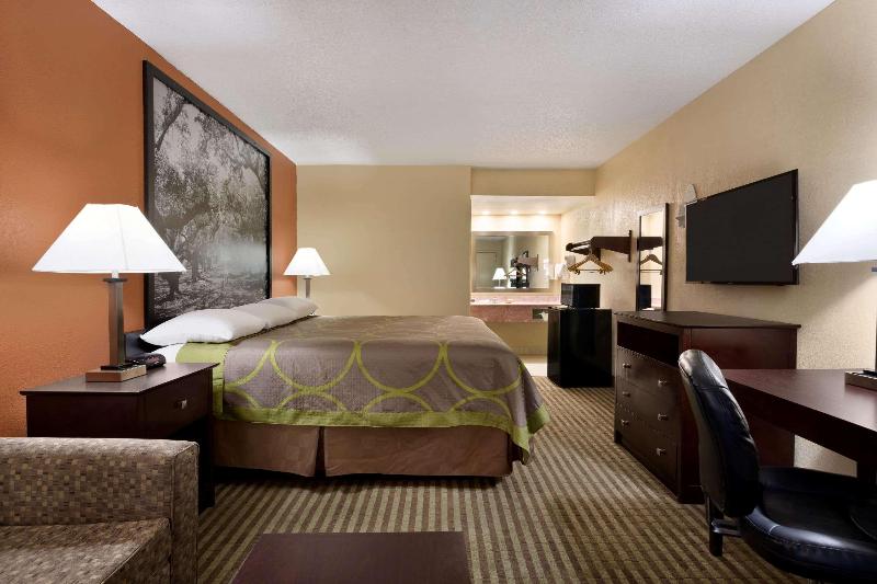 Super 8 By Wyndham Ruston image