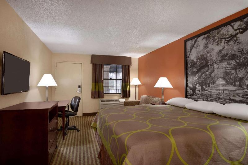 Super 8 By Wyndham Ruston image