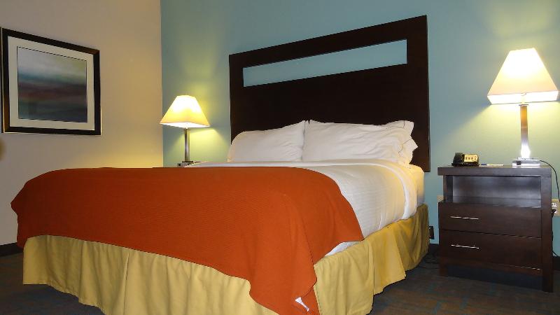 Holiday Inn Express Kansas City - Bonner Springs photo 10