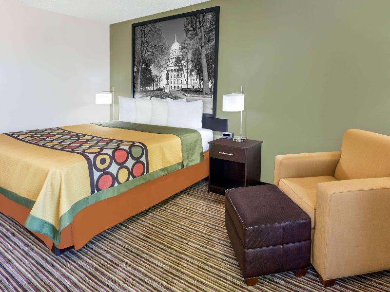 Super 8 by Wyndham Madison South image
