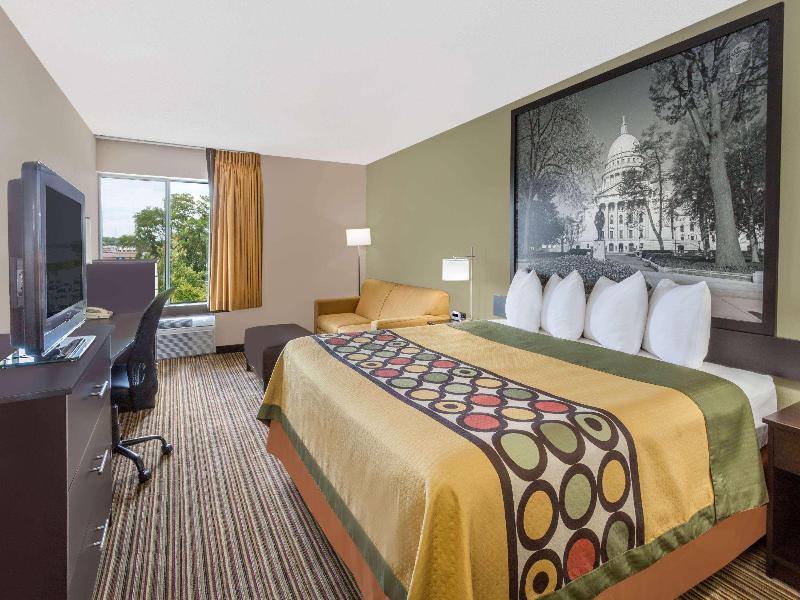 Super 8 by Wyndham Madison South image