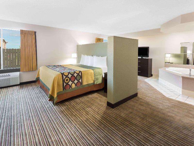 Super 8 by Wyndham Madison South image