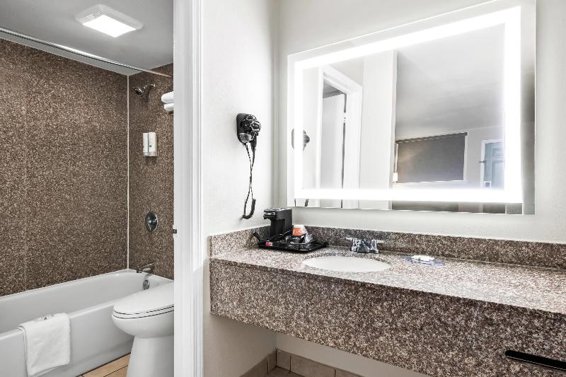 Quality Inn Harvey - New Orleans image