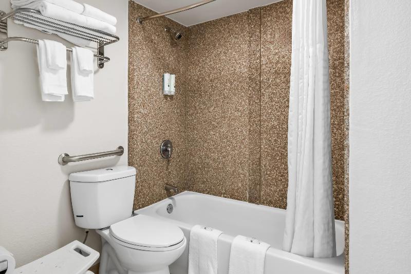 Quality Inn Harvey - New Orleans image