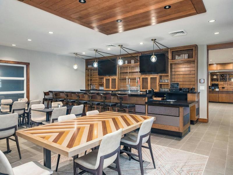 Country Inn & Suites Manchester Airport image
