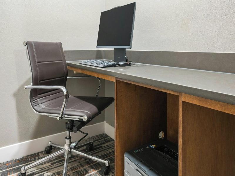 Country Inn & Suites Manchester Airport image