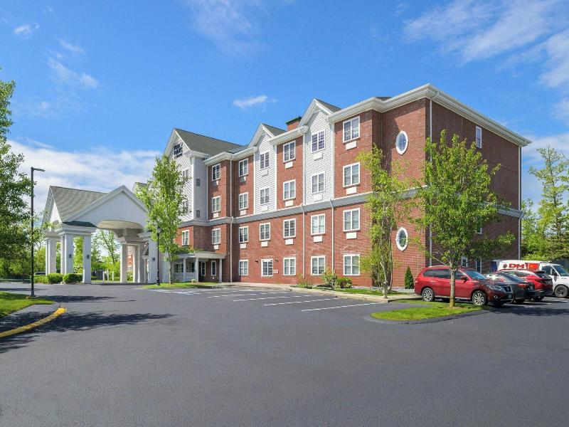 Country Inn & Suites Manchester Airport image