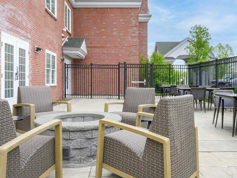 Country Inn & Suites Manchester Airport image
