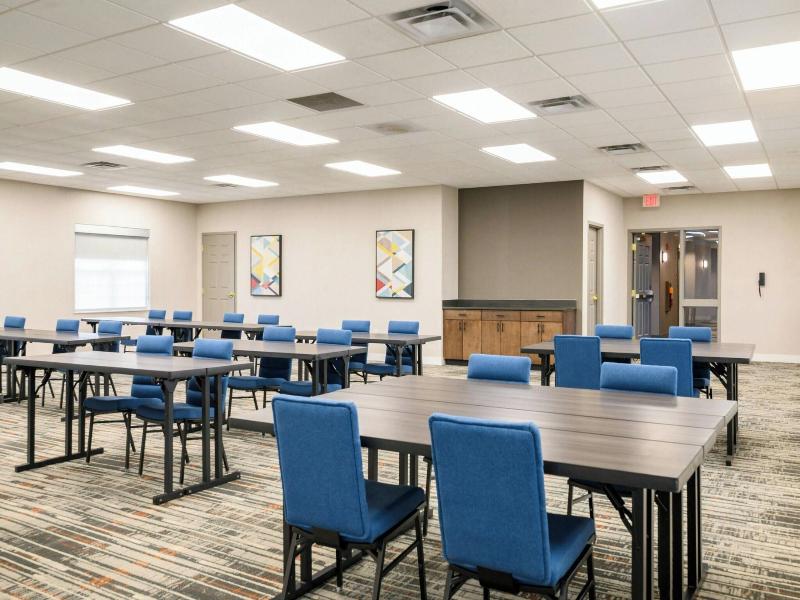 Country Inn & Suites Manchester Airport image
