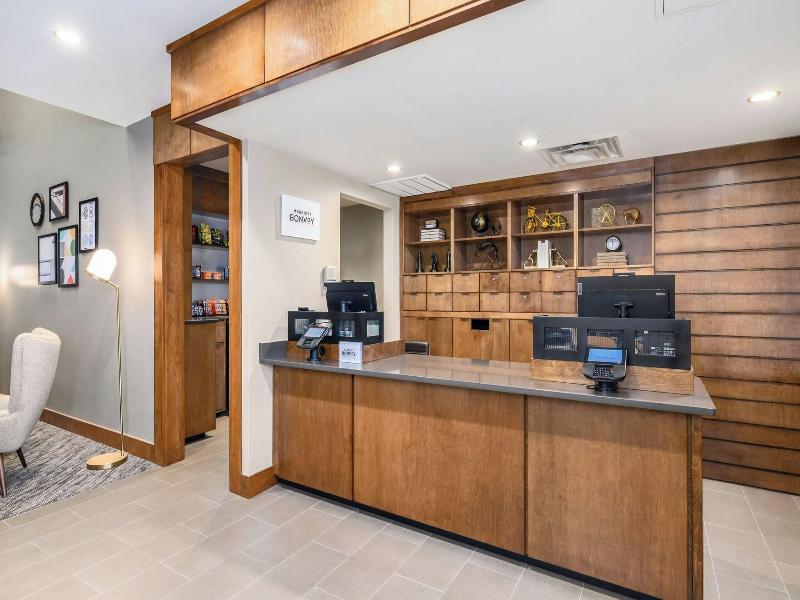 Country Inn & Suites Manchester Airport image