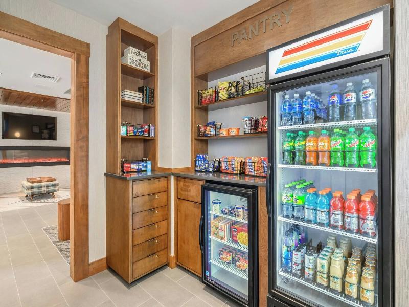 Country Inn & Suites Manchester Airport image