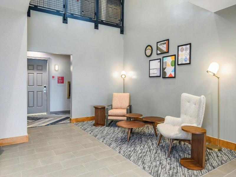 Country Inn & Suites Manchester Airport image
