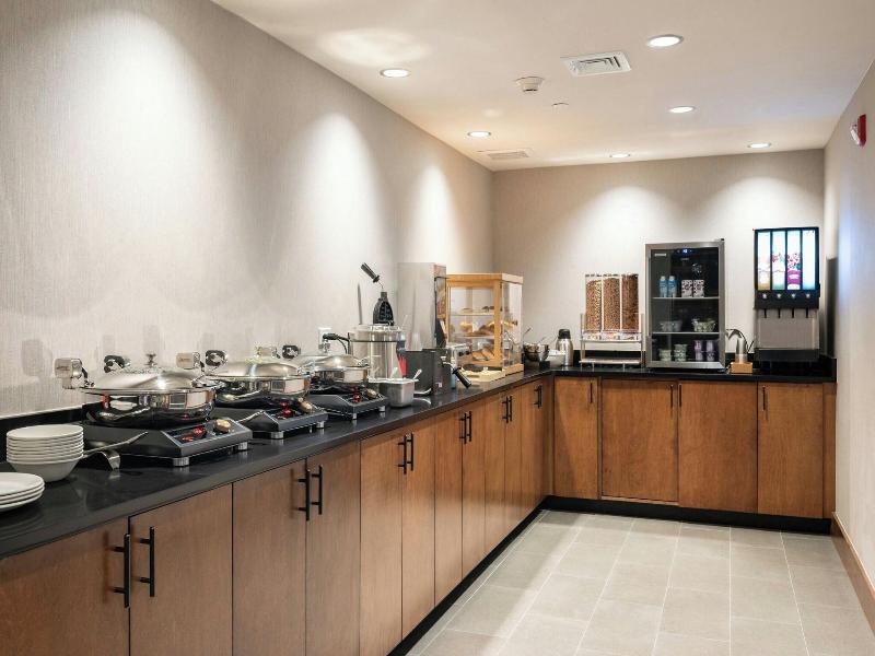 Country Inn & Suites Manchester Airport image