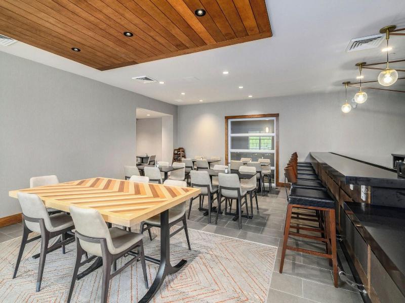 Country Inn & Suites Manchester Airport image