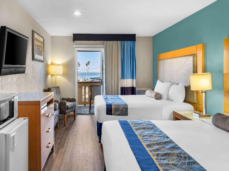 Howard Johnson by Wyndham Santa Cruz Beach Boardwk image