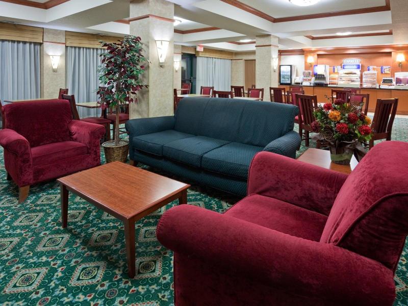 HOLIDAY INN EXPRESS HOTEL AND SUITES MILWAUKEE AIRPORT