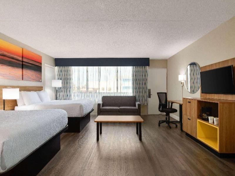 Days Inn by Wyndham Myrtle Beach-Beach Front image