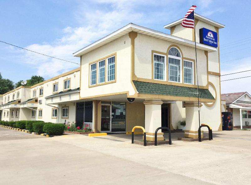 Americas Best Value Inn Macomb image
