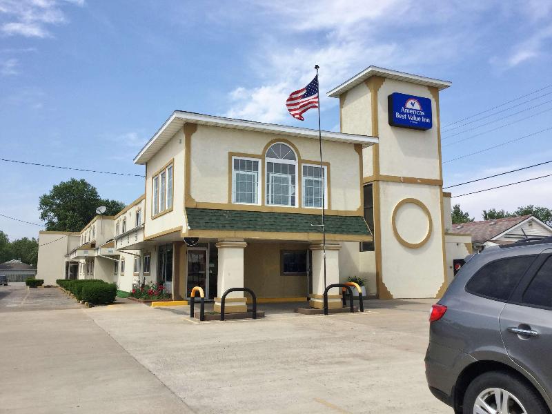 Americas Best Value Inn Macomb image