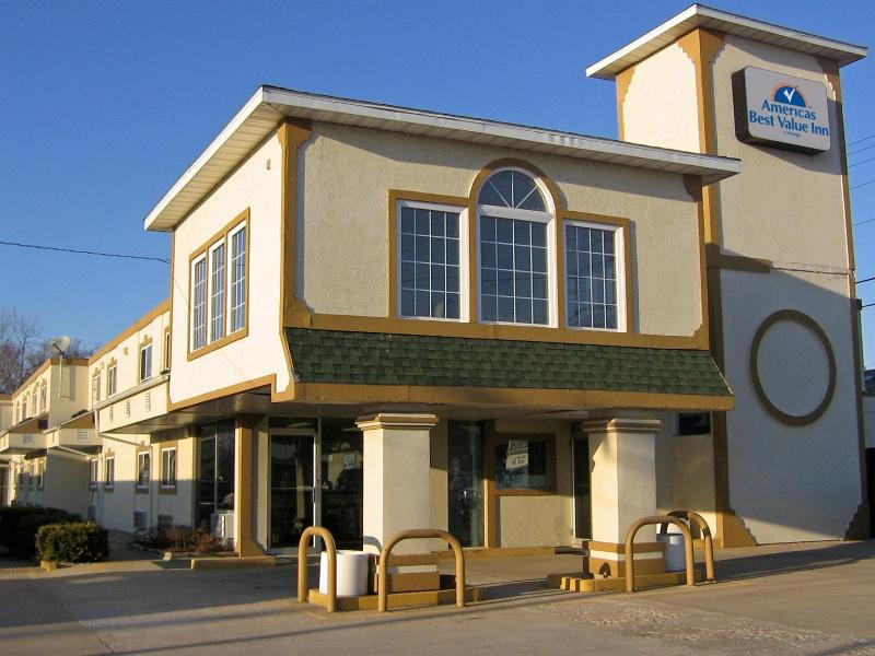 Americas Best Value Inn Macomb image