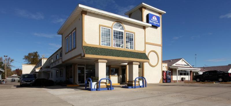 Americas Best Value Inn Macomb image