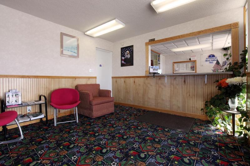 . Americas Best Value Inn Macomb