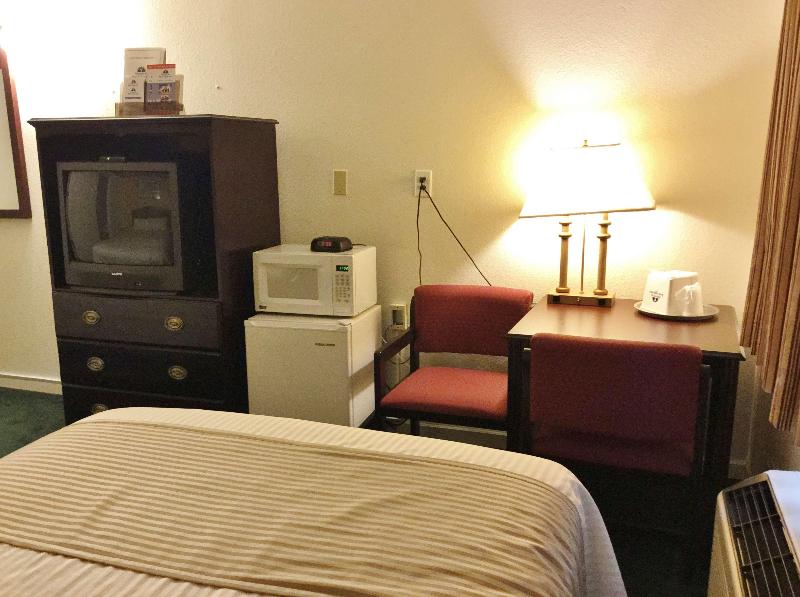 Americas Best Value Inn Macomb image