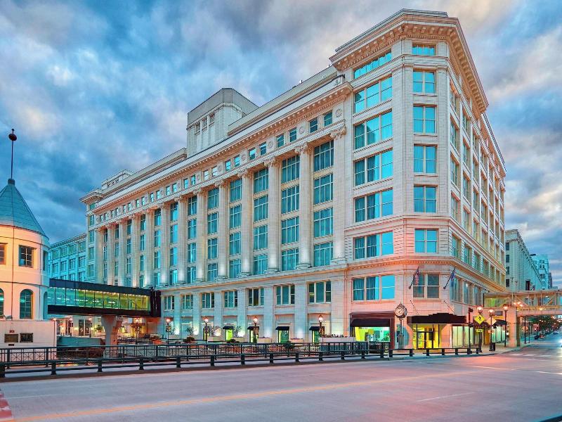 Residence Inn Milwaukee Downtown image