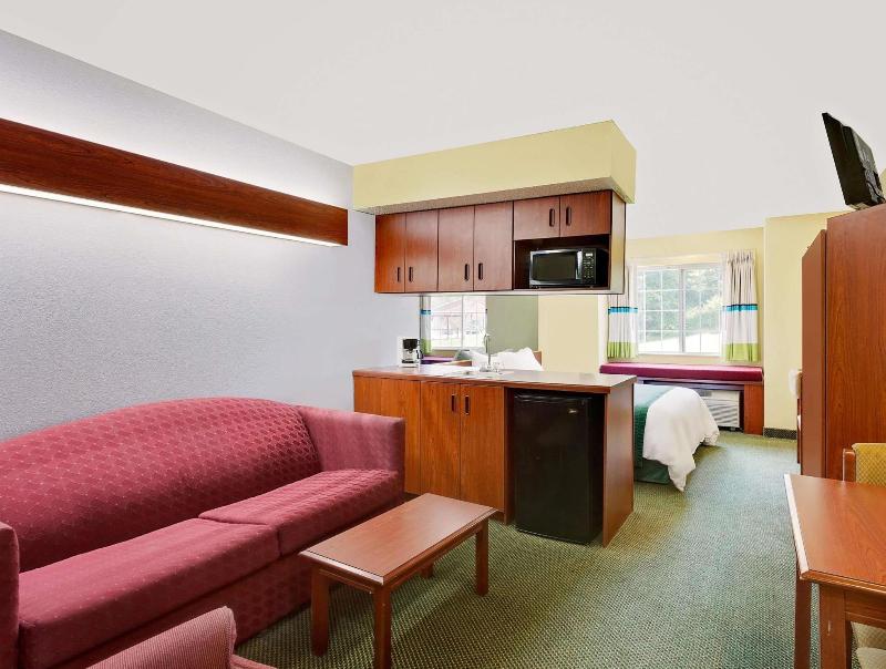 MICROTEL INN & SUITES THOMASVILLE/HIGH POINT
