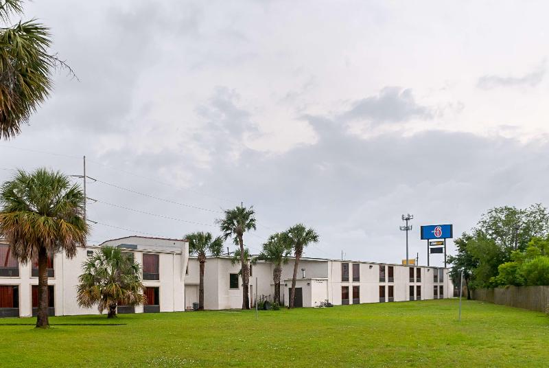 Motel 6 New Orleans image