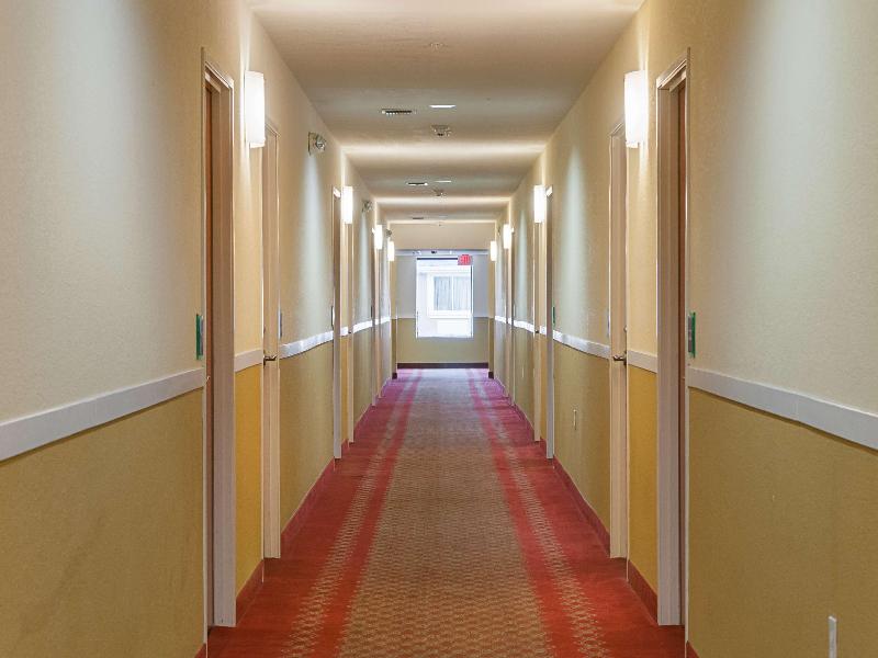 Motel 6 New Orleans image