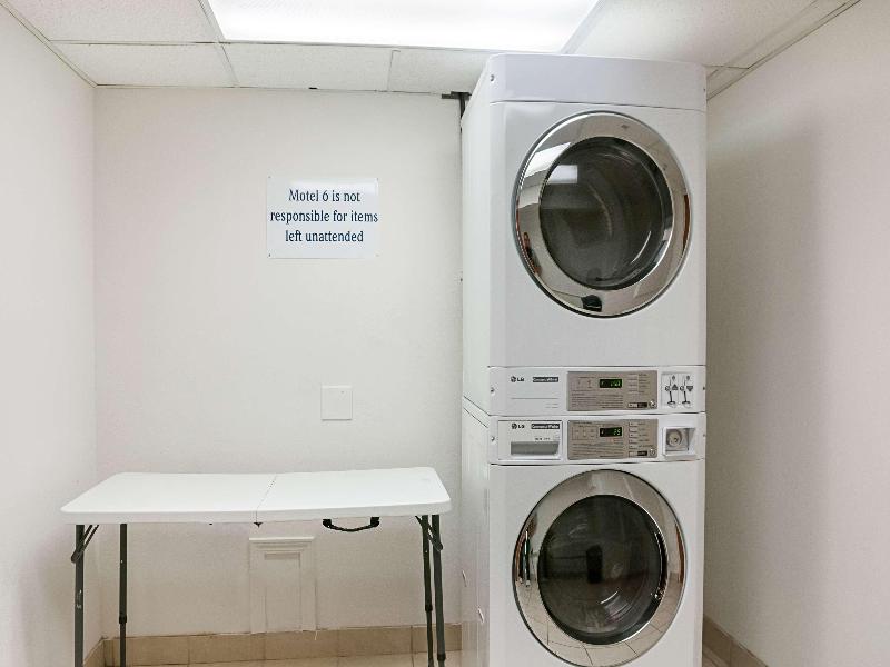 Motel 6 New Orleans image