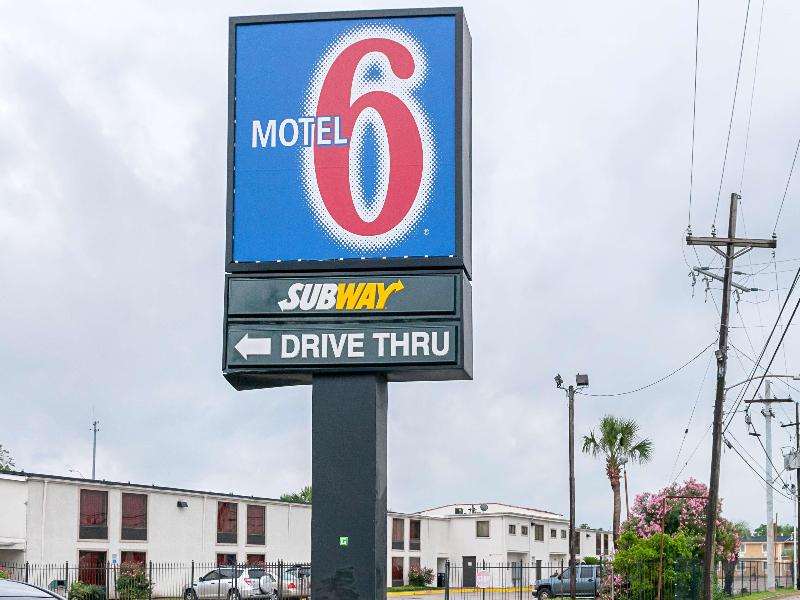 Motel 6 New Orleans image