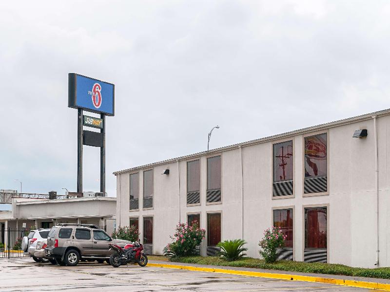 Motel 6 New Orleans image
