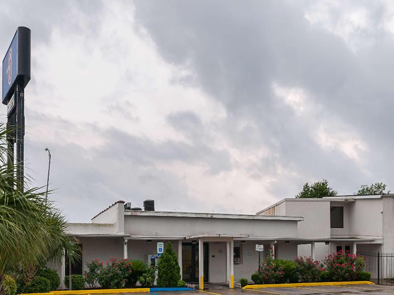 Motel 6 New Orleans image