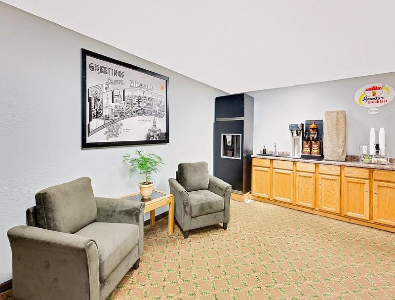 Super 8 by Wyndham Macomb image