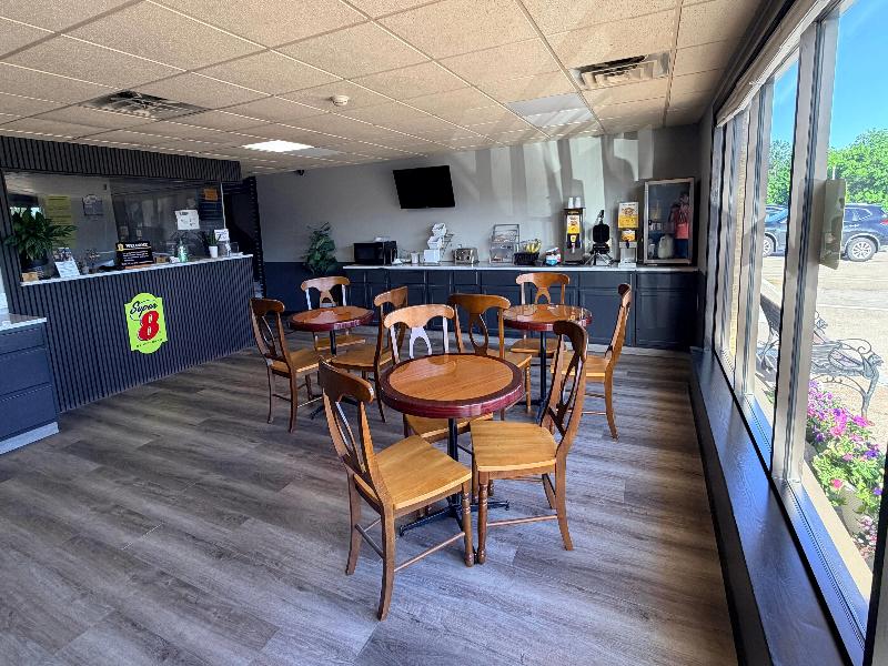 Super 8 by Wyndham Macomb image