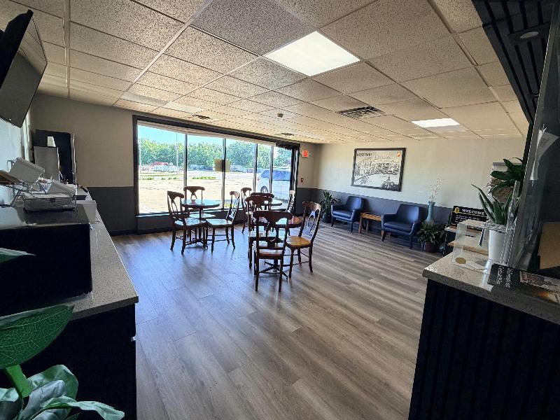Super 8 by Wyndham Macomb image