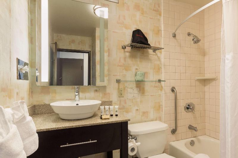 Red Lion Hotel Monterey image
