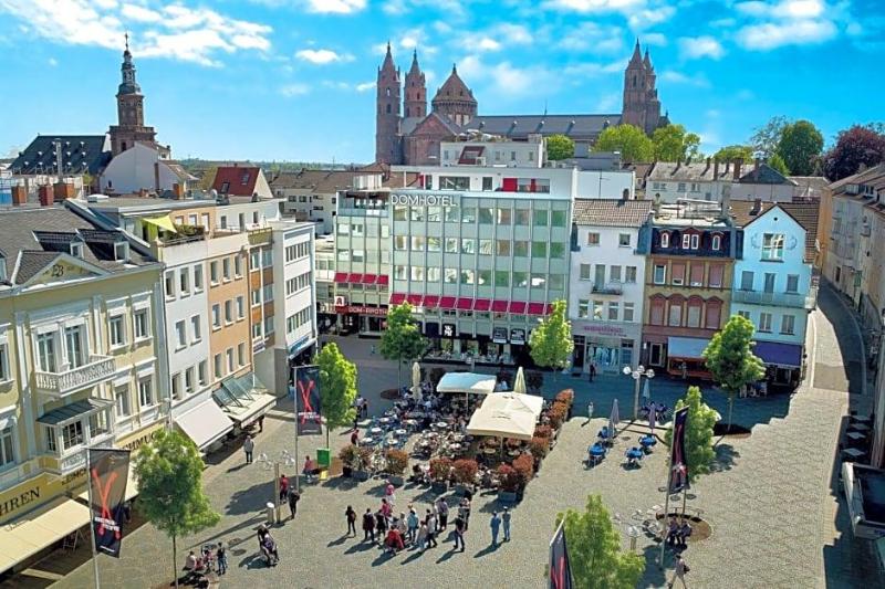 Dom-Hotel image