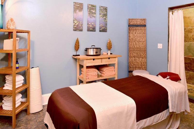 Majestic Inn & Spa image