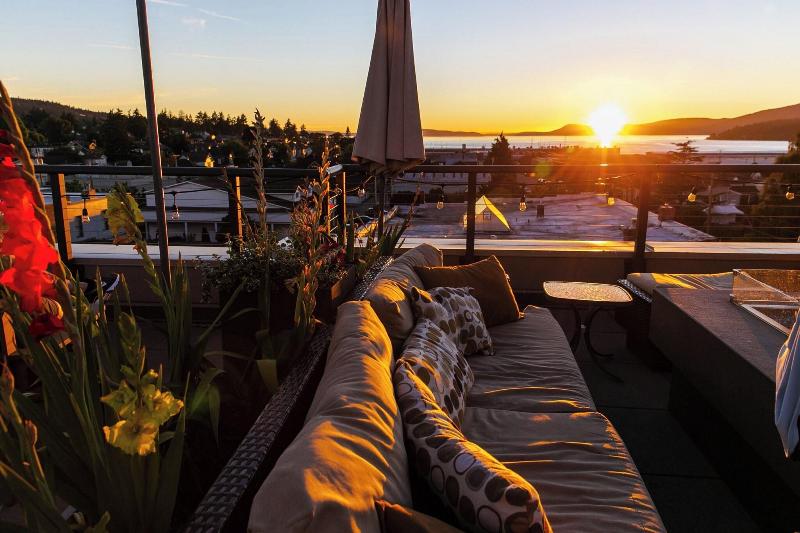 Majestic Inn & Spa image