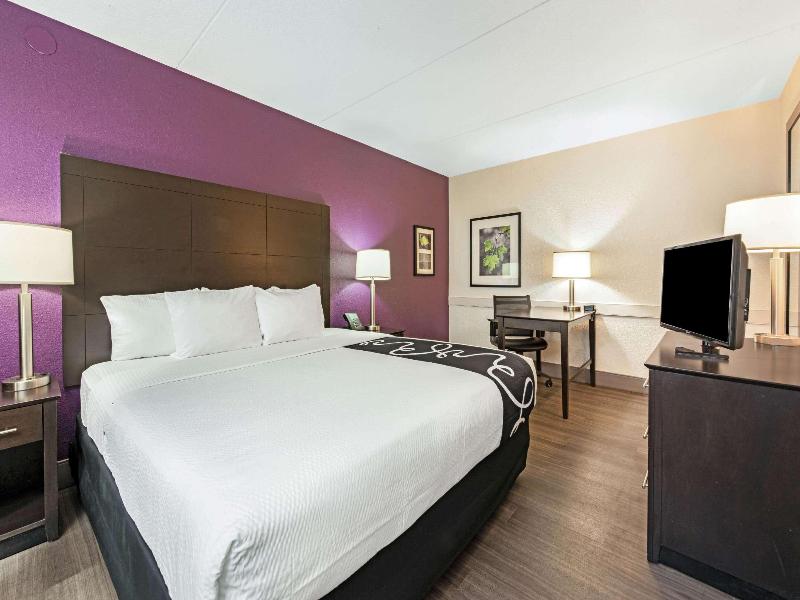 La Quinta Inn By Wyndham Miami Airport North image